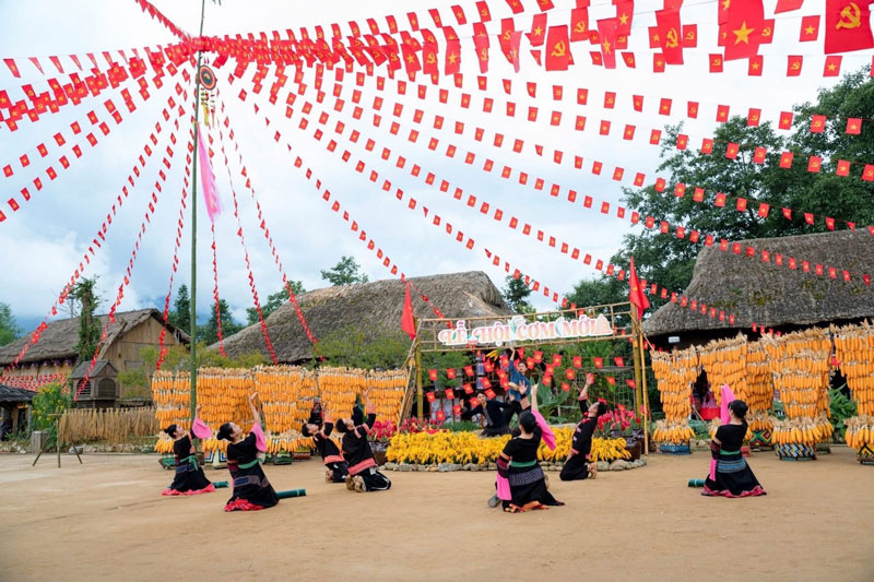 Hoat dong van hoa gop phan ton vinh ban sac dan toc. Anh: Phong Van hoa Sa Pa