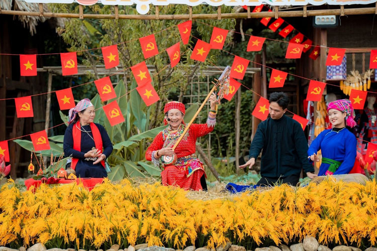 The "Golden Season of Ban May" Festival with a series of attractive activities invites visitors. Photo: Sa Pa Cultural Department