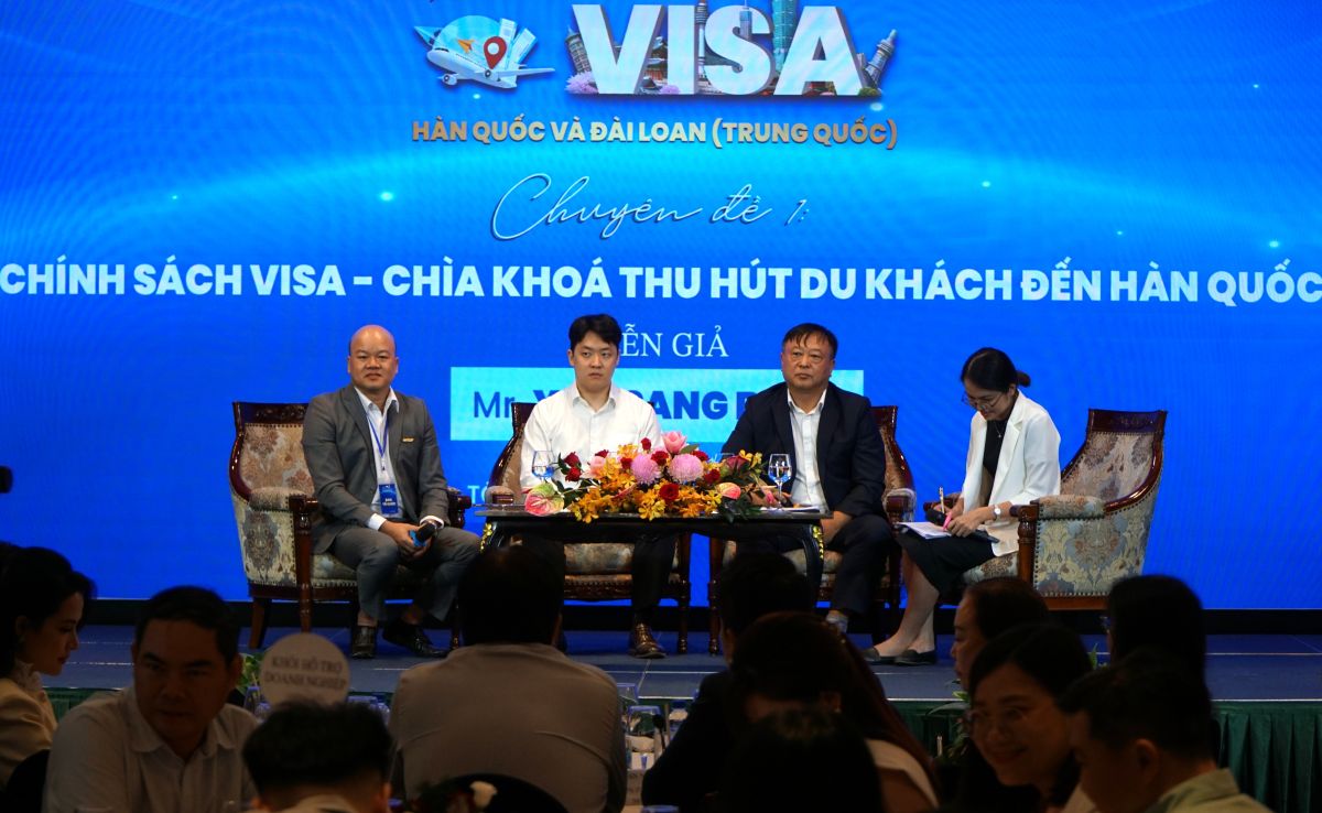 Toa dam chuyen de ve Chinh sach Visa Han Quoc va Dai Loan (Trung Quoc). Anh: Thanh Chan