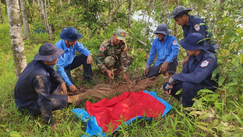 XXIV（乾季2024-2025）の過程で、チームK92、K93チームは88人のmar教者の遺体を検索して収集しました。写真：Phuong Vu