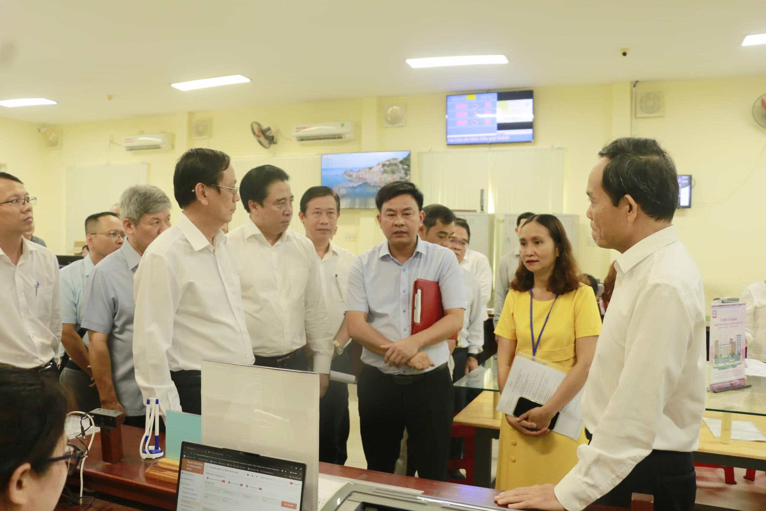 Khanh Hoa provincial leaders directed to strengthen management of document and archival work after the merger. Photo: Huu Long