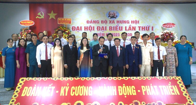 同志Tu Minh Phucは、カリフォルニア州マウ州のHung Hoi Commune党委員会の秘書に任命されました。写真：Nhat Ho