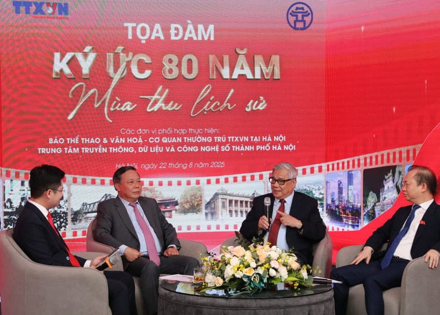 Speakers at the seminar "Memories of 80 Years - Historical Autumn" held in Hanoi. Photo: Organizing Committee