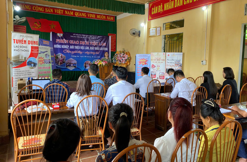 Vista de la sesion de negociacion de empleo movil. Foto: Huyen Thuong