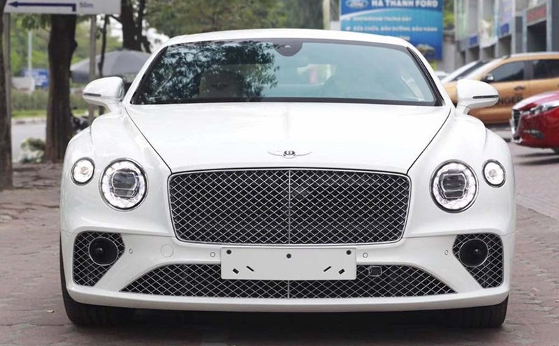 The 2019 Bentley Continental GT V8 appeared on the used car market in Vietnam. Photo: Duc Do