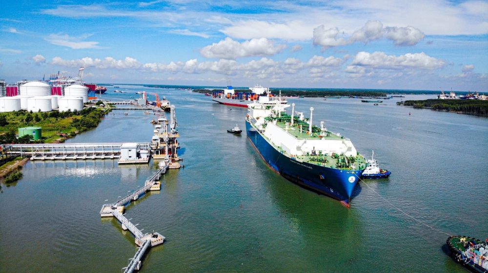 H3. Tau Maran Gas Achilles tien vao Kho cang LNG Thi Vai, danh dau su kien dau tien va quan trong nhat trong lo trinh chuyen doi nang luong xanh cua PV GAS