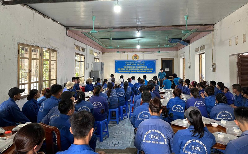Meals help increase the connection between workers and the trade union organization. Photo: Lao Cai Labor Federation
