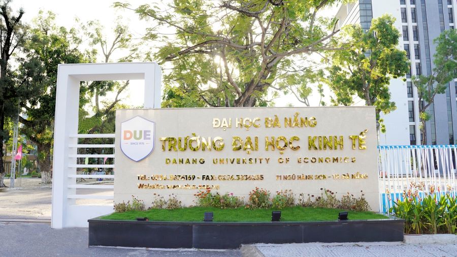 Benchmark score of University of Economics - University of Da Nang. Photo: University of Economics