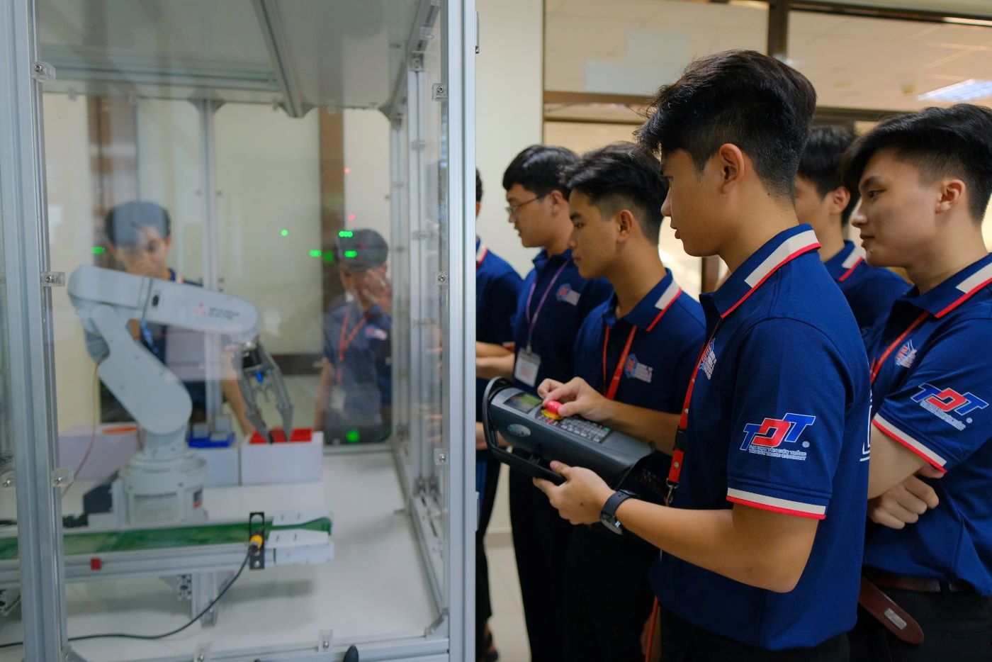 톤득탕 대학교는 2025년 입학 기준 점수를 발표했습니다. 사진: 툭짬