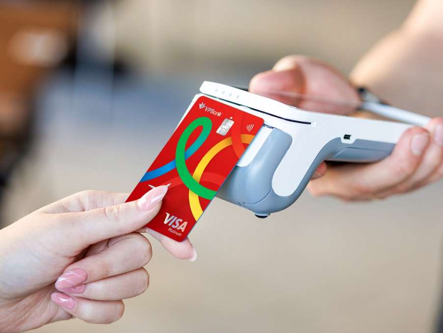 VPBank trien khai nhieu uu dai khi chi tieu the. Anh: VPBank
