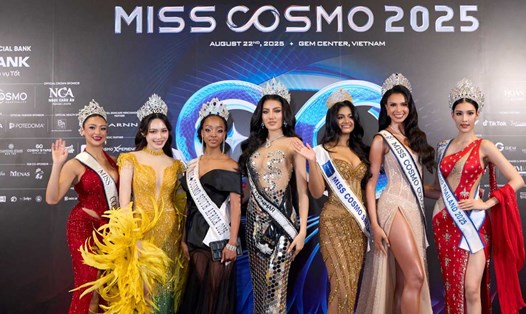 Các người đẹp tại sự kiện. Ảnh: Uni cung cấp.