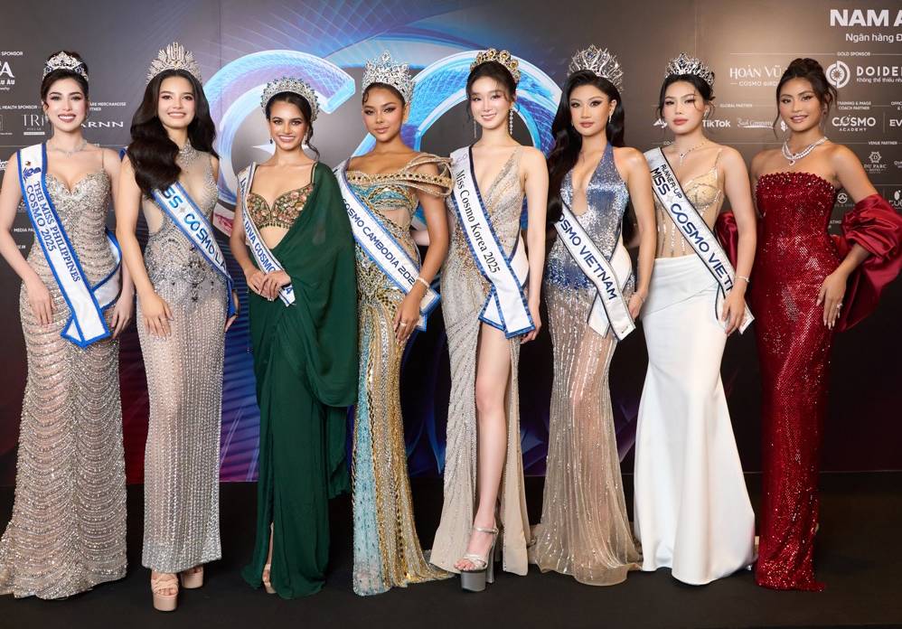 Cac nguoi dep quy tu trong hop bao Miss Cosmo 2025. Anh: Uni cung cap.