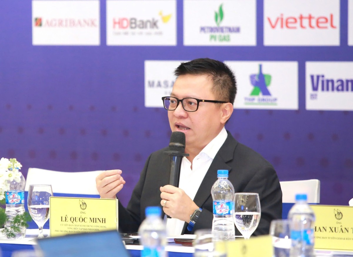 Ong Le Quoc Minh - Uy vien Trung uong Dang, Tong Bien tap Bao Nhan dan, Pho Truong ban Tuyen giao va Dan van Trung uong, Chu tich Hoi Nha bao Viet Nam thuyet trinh ve cong nghe bao chi cua tuong lai. Ảnh: BC Hai Phong