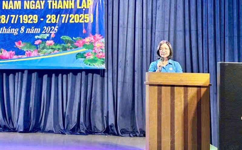 Vice President of Tay Ninh Provincial Labor Federation Pham Thi Quyen spoke. Photo: Ngoc Loan