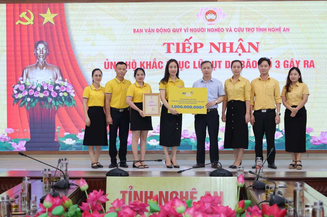 PVcomBank ho tro nhan dan tinh Nghe An som on dinh cuoc song, khoi phuc san xuat. Anh: PVcomBank