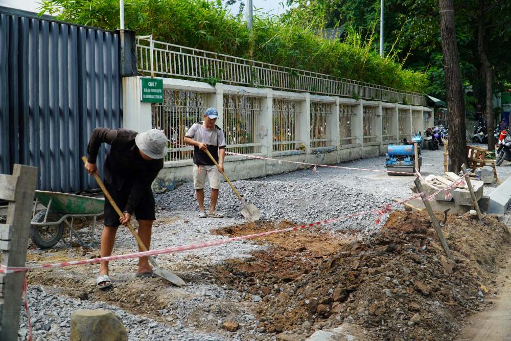 Renovating sidewalks in the central area of Ho Chi Minh City. Photo: Minh Tam
