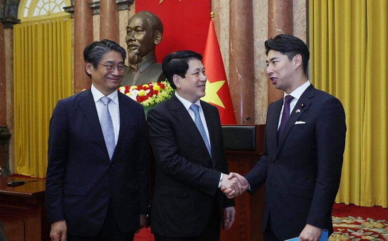 Politburo member and President Luong Cuong and Mr. Nakasone Yasutaka (right) - Member of the House of Representatives, Head of the Youth Union of the Liberal Democratic Party of Japan (LDP). Photo: VNA