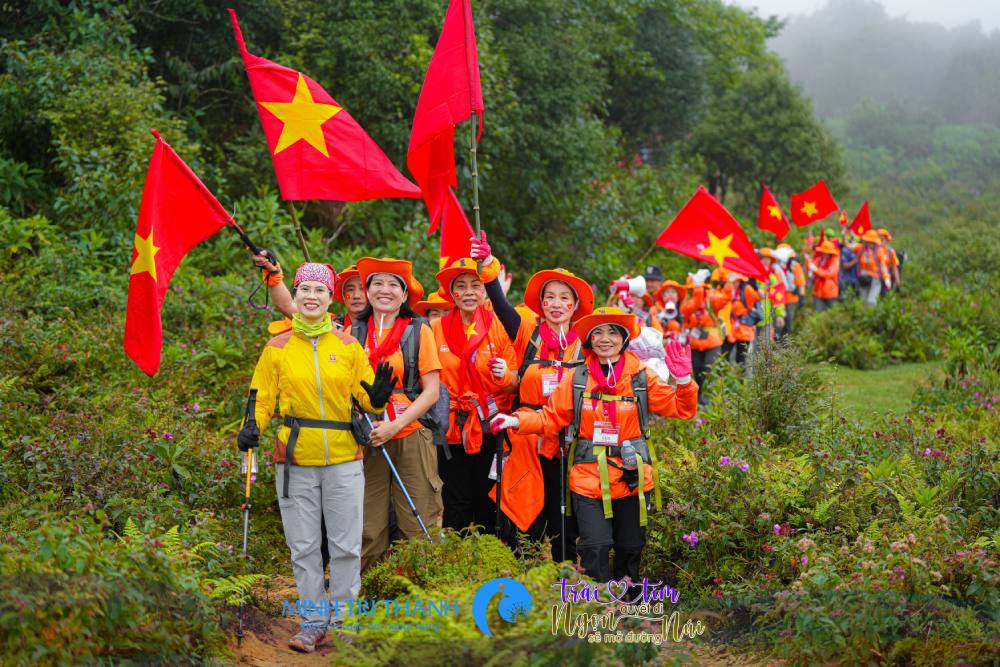 Buoc chan day khi the, ban linh, ngap tran long tu hao dan toc cua doan Minh Tri Thanh