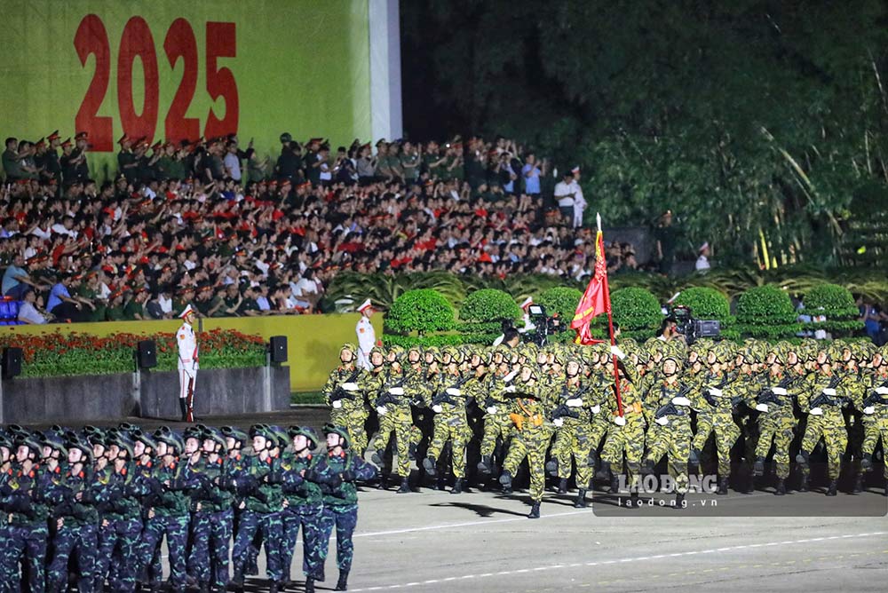The evening training session of August 21 at Ba Dinh Square was attended by all blocks and forces (except the Air Force, Artillery) and 03 military blocks of the countries: Russia, Laos, Cambodia. Photo: To The