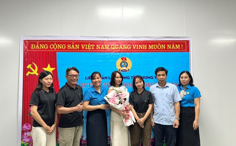 The announcement ceremony of the decision to establish the grassroots trade union of Max World Vietnam Handbags Company Limited. Photo: Hung Yen Trade Union