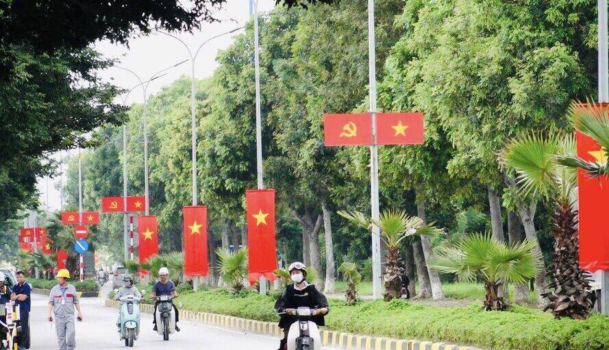 Dai An 산업 단지(하이퐁시)가 9월 2일을 앞두고 붉은 별 금성기로 뒤덮였습니다. 사진: Nguyen Thuong