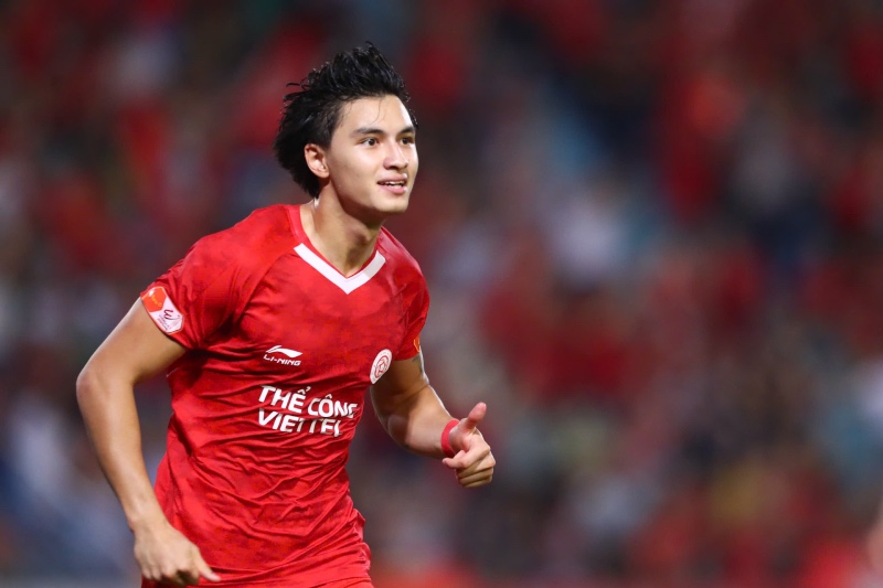 Overseas Vietnamese player Damian scored in The Cong Viettel's match. Photo: Minh Dan