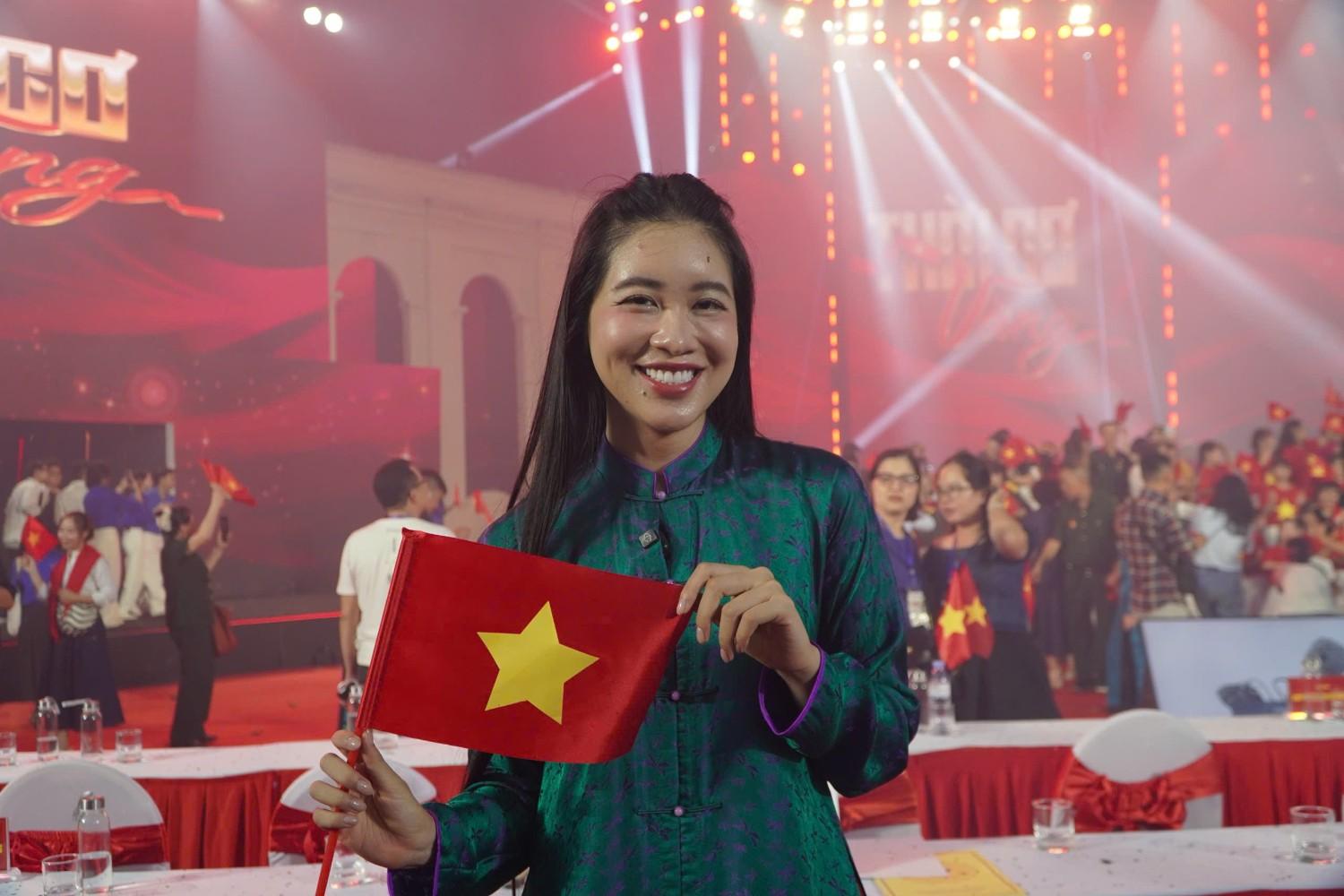 Khan gia Vu Quynh Trang chia se niem tu hao khi duoc theo doi chuong trinh. Anh: Nguyen Dat