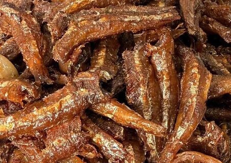 Eating fish with bones, especially anchovies, will contribute to effective calcium supplementation. Photo: Kieu Vu