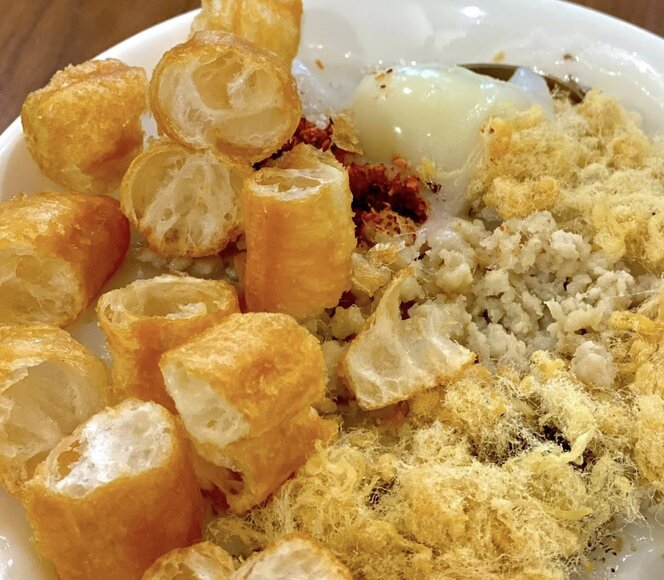 The habit of eating congee, pho, vermicelli with fried dough sticks will affect the weight loss process. Photo: Kieu Vu