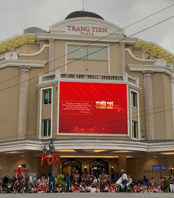 Vi tri trung tam duoc Mai Phuong chon san, cho doi tu 12h trua ngay 22.8 tren khu vuc ho Guom. Anh: NVCC