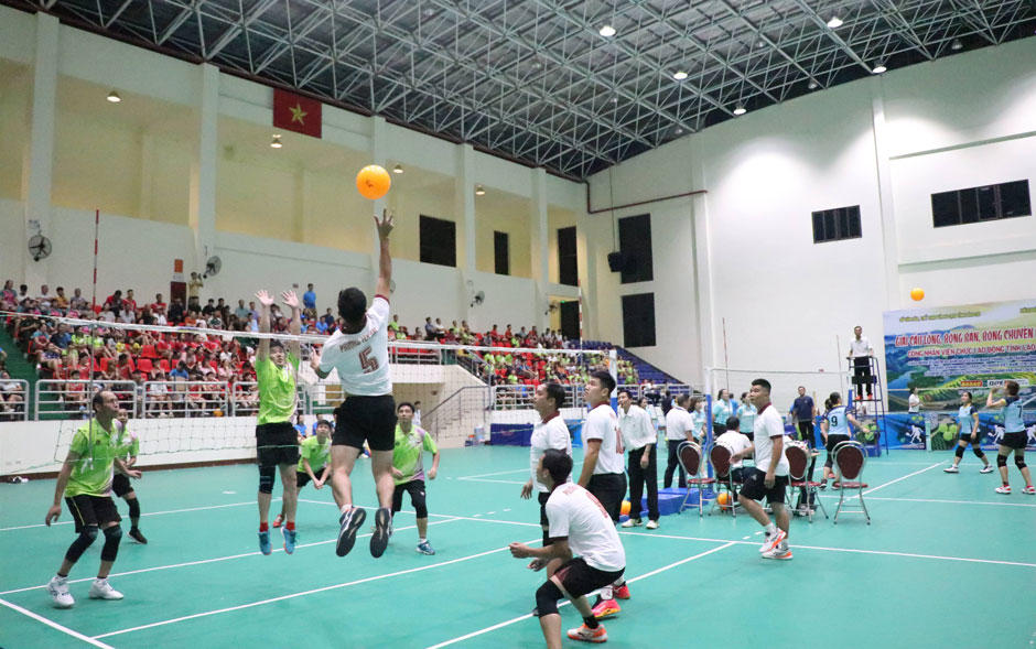 Cac tran dau da dien ra soi noi, hap dan, voi tinh than doan ket, trung thuc, cao thuong. Anh: Manh Hung