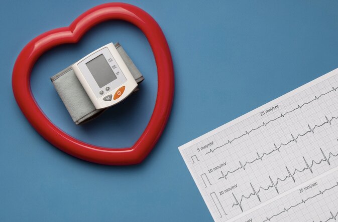 Proactively managing high cholesterol helps protect the heart. Photo: Thuy Duong