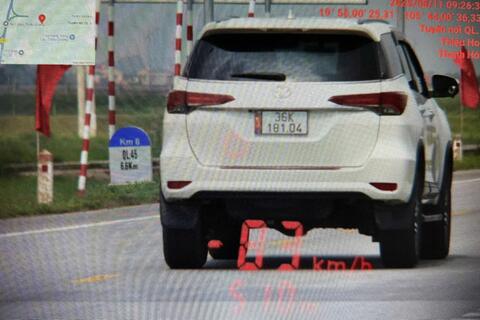 Vehiculo multado con calefaccion en Thanh Hoa. Foto: Policia Provincial de Thanh Hoa