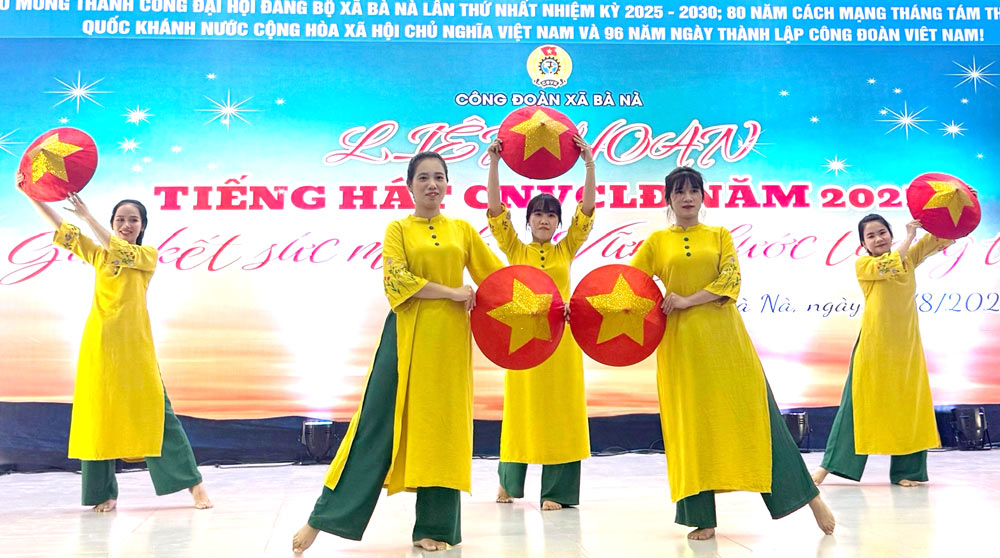 다낭시 바나 사회 노동조합은 2025년 노동자 공무원 노동자 찬라 노래 축제를 개최합니다. 사진: 바나 사회 노동조합.