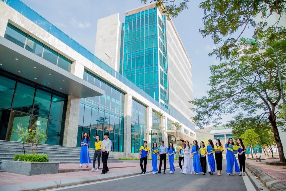 From 2025, Ha Long University will issue online admission certificates to candidates. Photo: Ha Long University