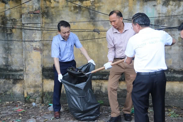 Every citizen can become a green soldier on the front of environmental protection. Photo: Nguyen Linh