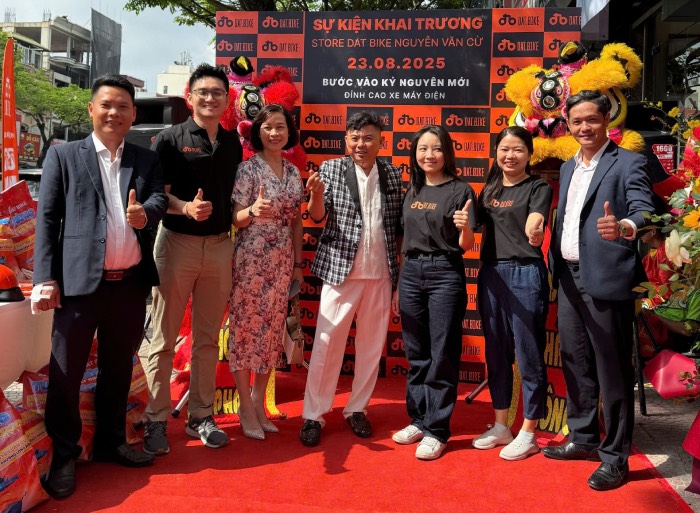 bike was opened at Nguyen Van Cu store, Long Bien ward on August 23. Photo: Linh Nguyen