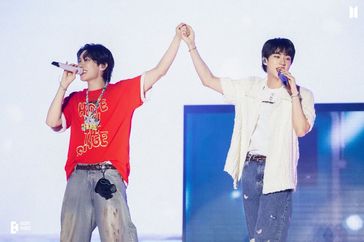 Cac concert cua J-Hope, Jin (BTS) dong gop lon vao doanh thu cua HYBE. Anh: Big Hit Music