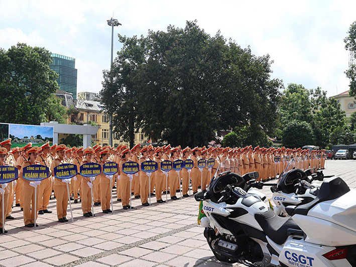 Canh sat giao thong cac tinh thanh duoc tang cuong cho Ha Noi dip Quoc khanh. Anh: V.Tuan