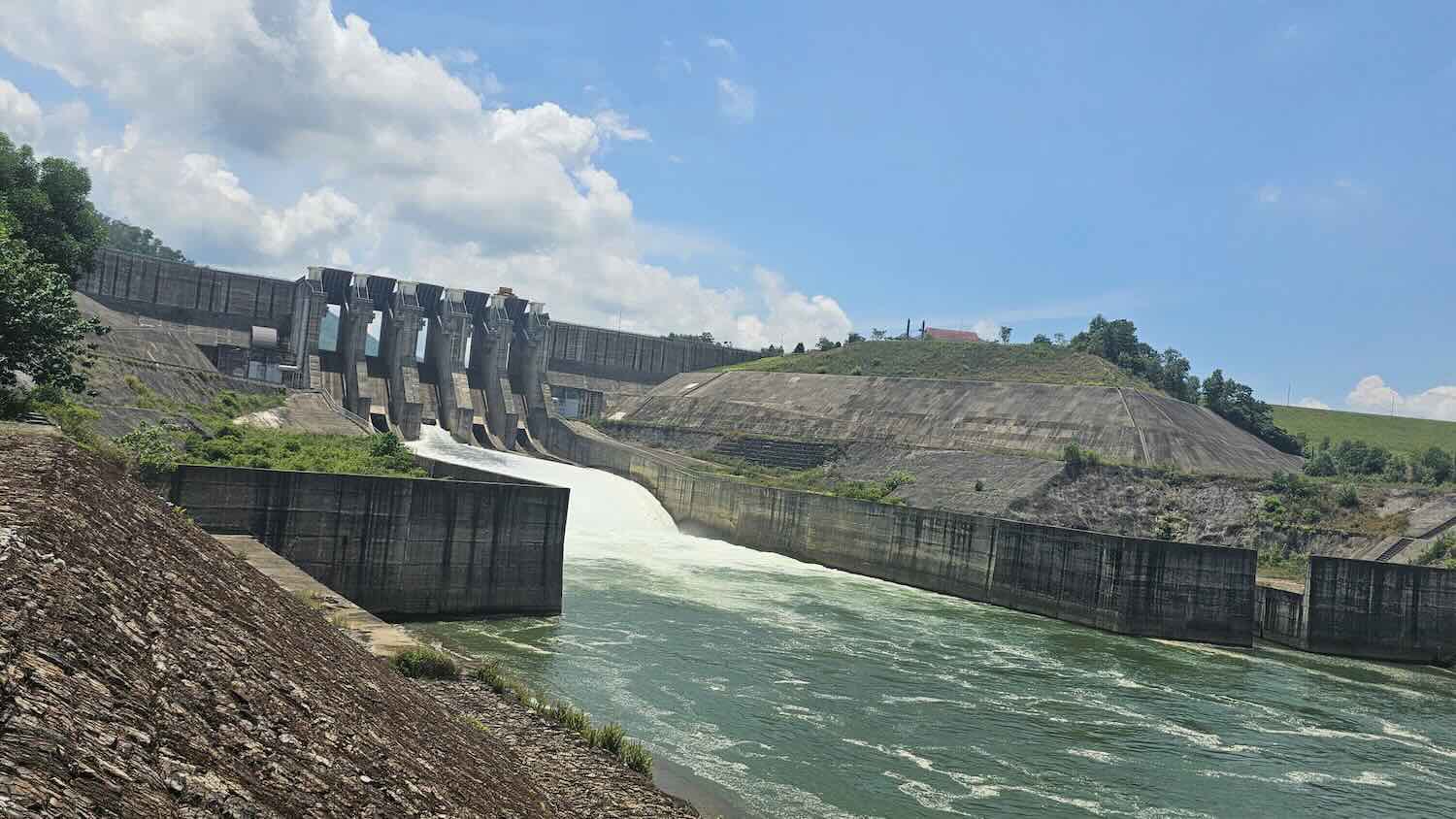 台風5号の対応を Hue で行っている Trach Ho ta。写真: Van Hoa.
