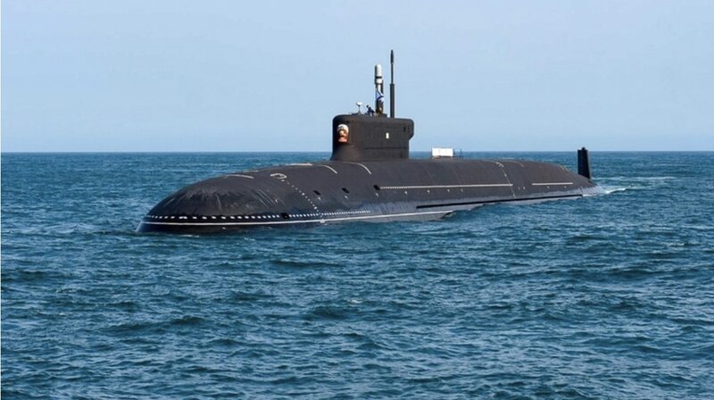 2025년 8월 1일 무르만스크 부근 앞바다에 있는 러시아 핵잠수함 Knyaz Pozharsky. 사진: 러시아 국방부