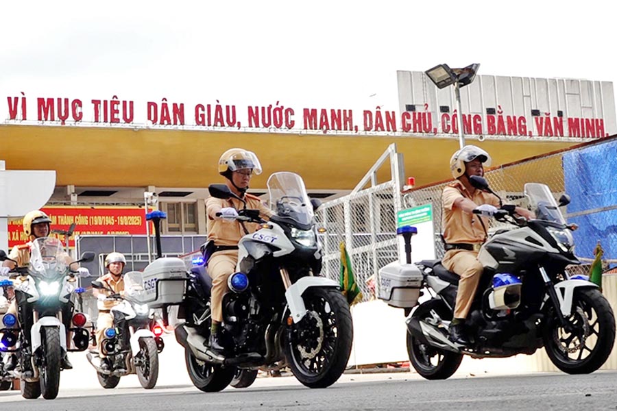 Police of 33 provinces and cities select more than 600 excellent traffic police to Hanoi to serve the A80 parade