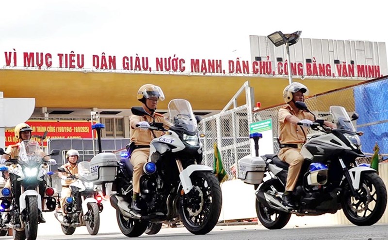 Police of 33 provinces and cities select more than 600 excellent traffic police to Hanoi to serve the A80 parade