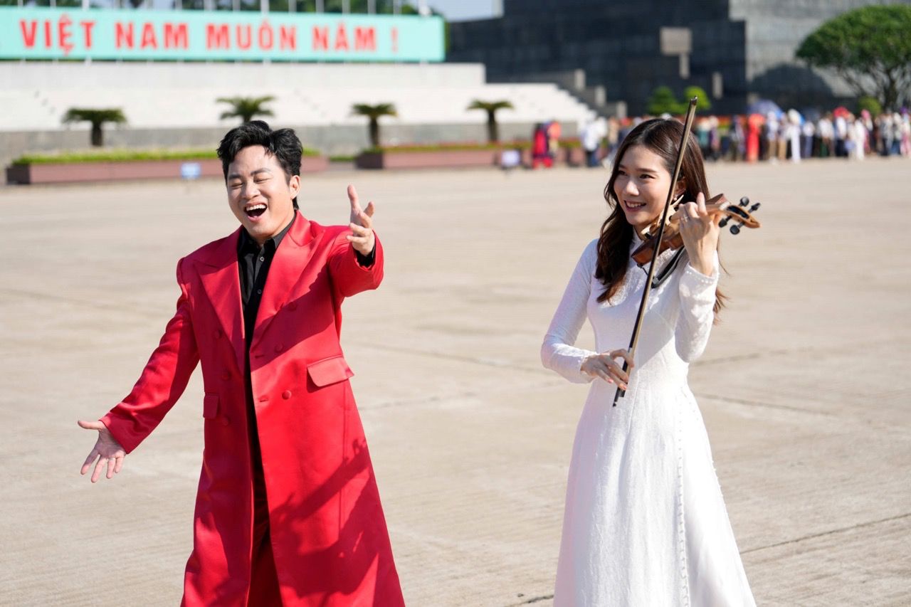 MV Vietnam - Proud to continue the future of Tung Duong. Photo: Provided by the artist.