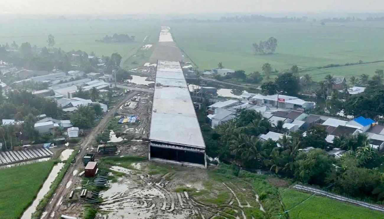 Chau Doc - Can Tho - Soc Trang高速道路プロジェクトフェーズ1全体の平均建設生産量は、契約額の45%に達しました。写真:Phuong Anh