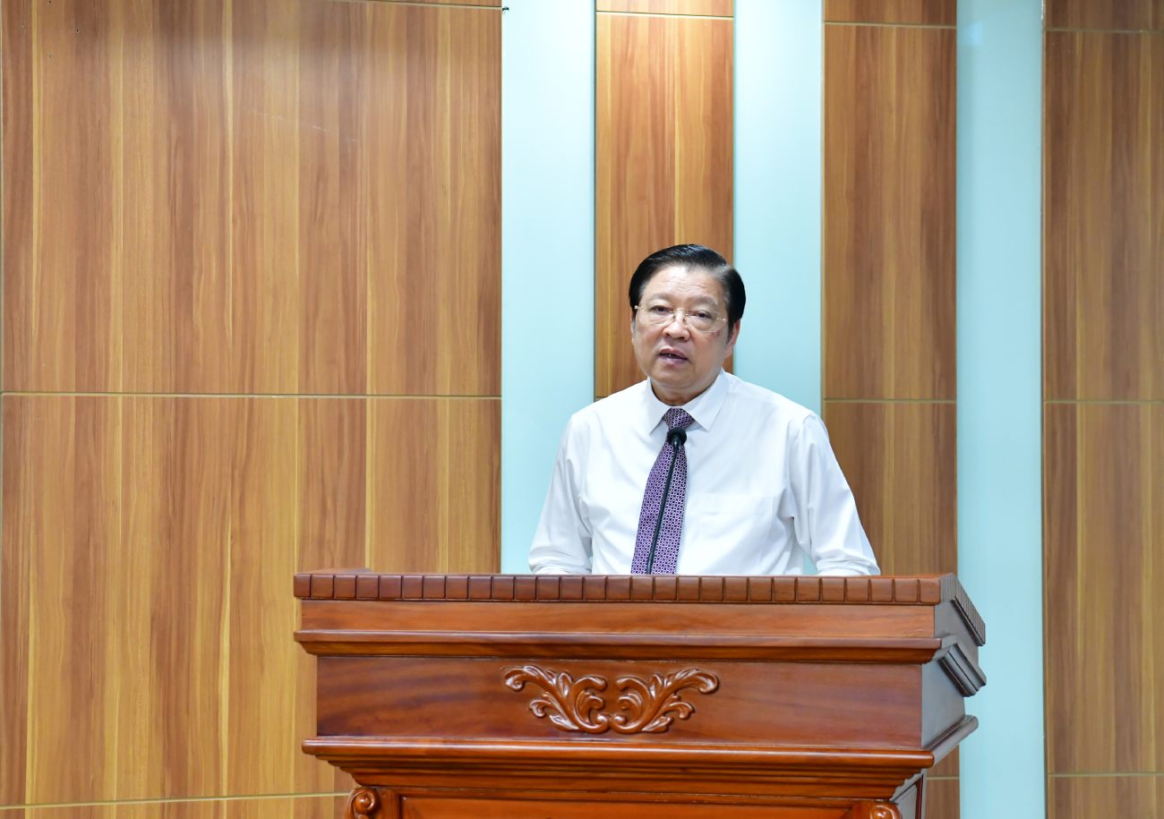 Dong chi Phan Dinh Trac phat bieu ket luan.