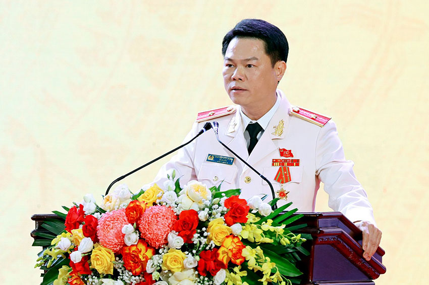 Major General Nguyen Huu Manh was awarded the First Class Medal of Honor. Photo: Ninh Binh Provincial Police
