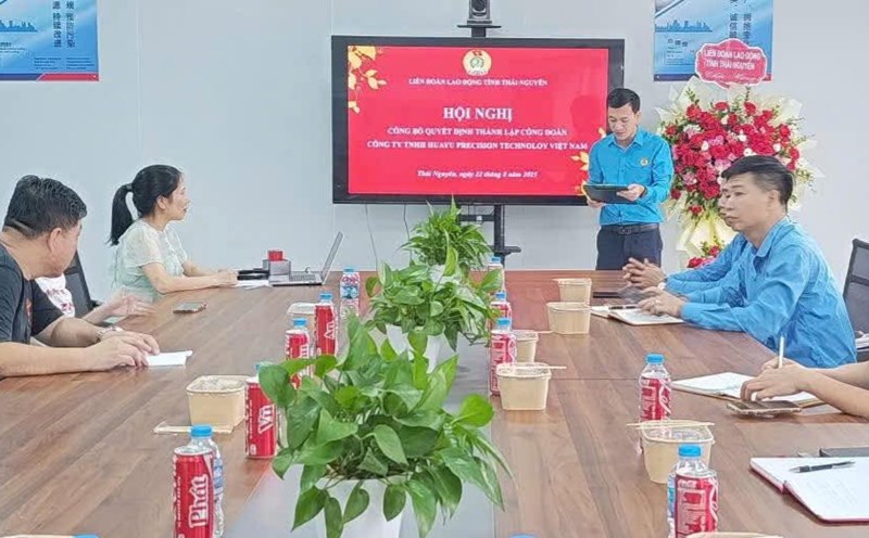 Establishment of the Trade Union of Huayu Precision Technology Vietnam Co., Ltd. Photo: Thai Nguyen Trade Union
