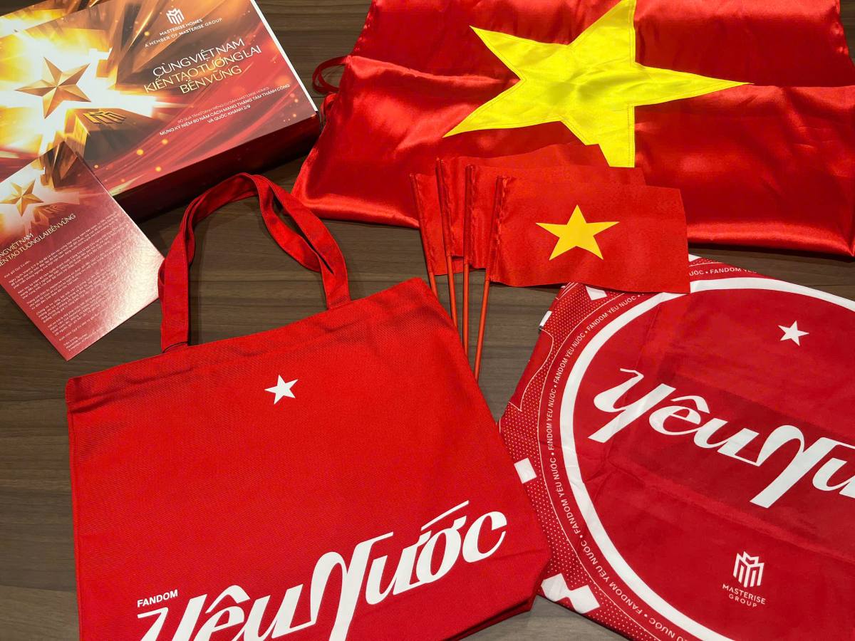 Mon qua cung la loi hieu trieu manh me, khuyen khich cong dong cung nhau “phu do Viet Nam”, thap sang tinh yeu To quoc trong dip dai le.