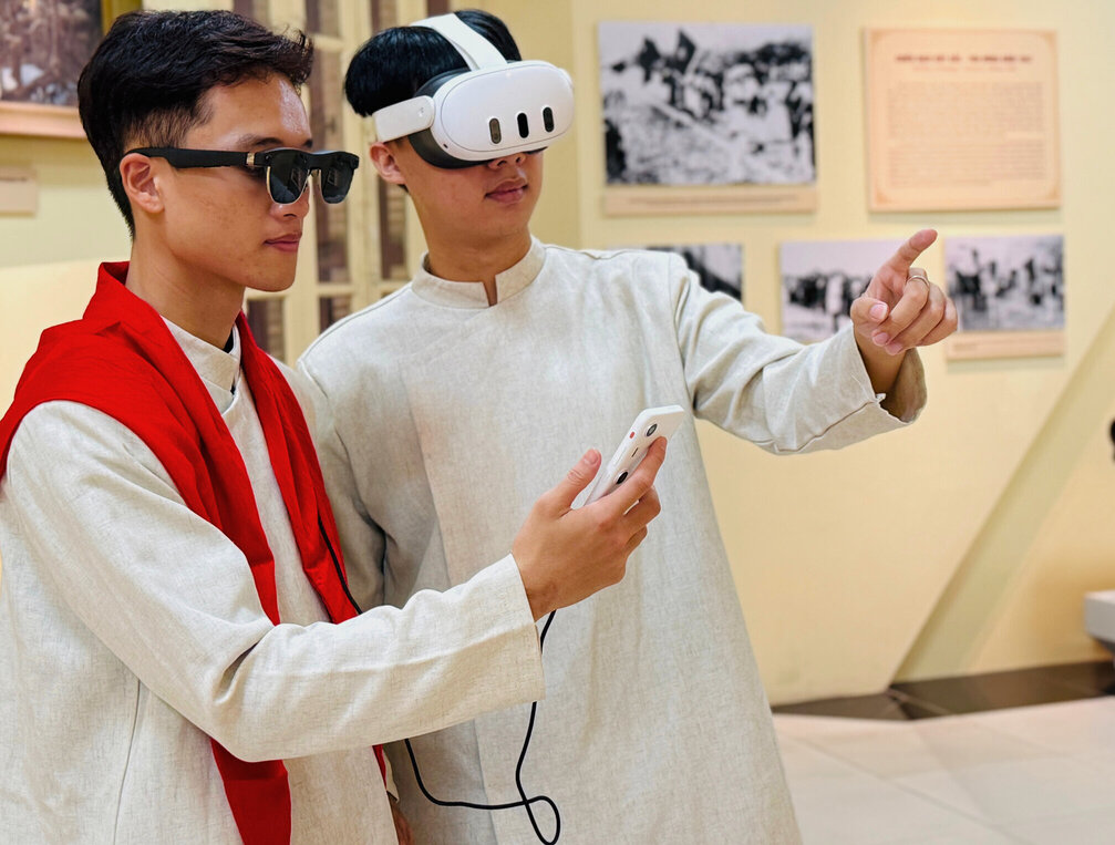 Viettel High Techが初の現実世界に関連するAR技術体験を発表。写真:ドゥック・ヴァン